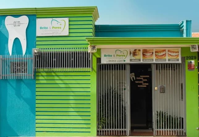 Sorria Ribeirão Clinica Odontológica. Equipe Odontoclim Brito&Peres Odontologia Dra Letícia Peres – foto 1
