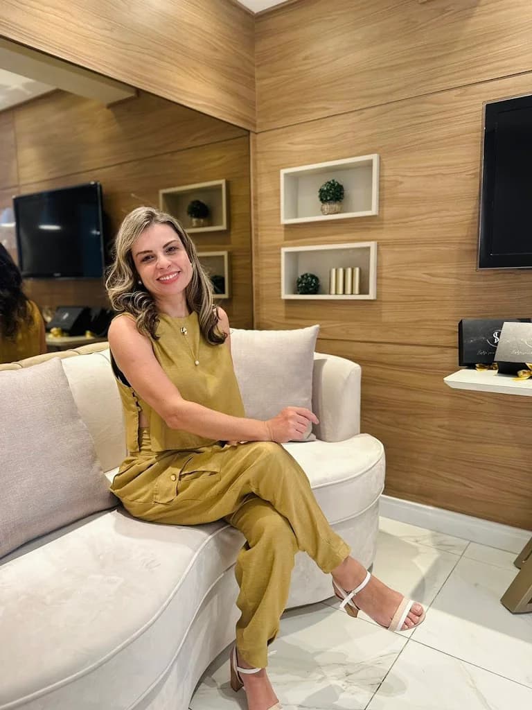 Dra Gi Javarotti | Biomédica Esteta | Clínica Lumina Skin – foto 2