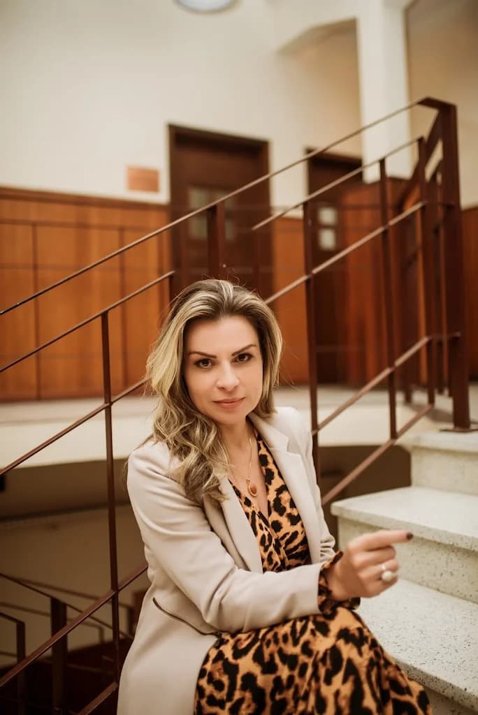 Dra Gi Javarotti | Biomédica Esteta | Clínica Lumina Skin – foto 3