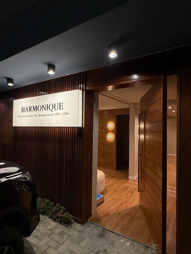 Dra Monique Lacerda - Harmonização Facial – foto 2