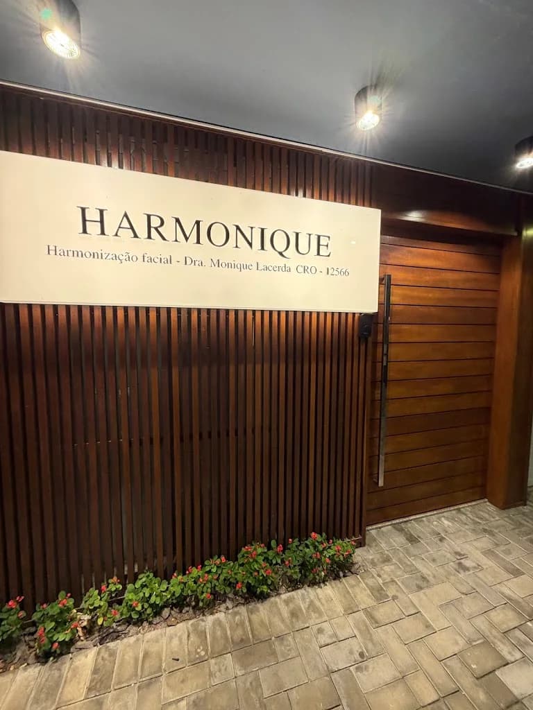 Dra Monique Lacerda - Harmonização Facial – foto 3