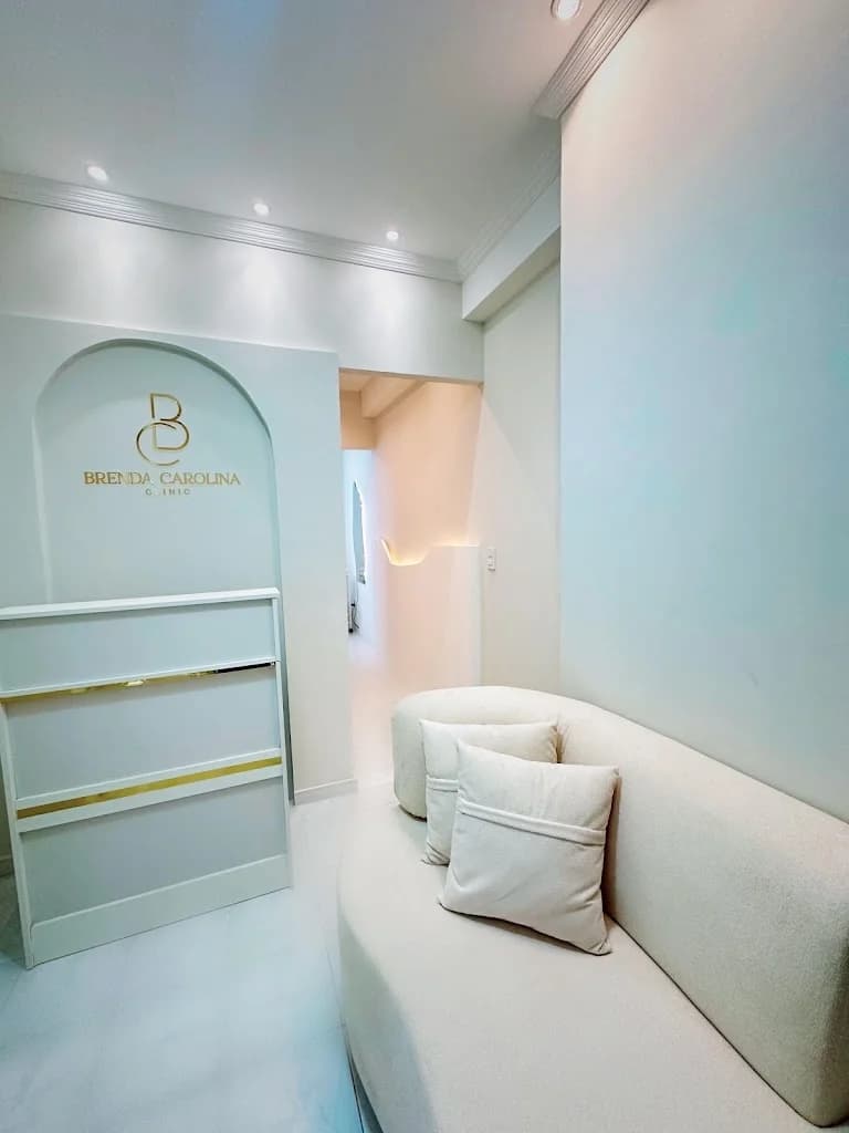 Brenda Carolina Clinic - estética facial e corporal - Depilação com cera - spa day - massagem relaxante - Salvador – foto 3