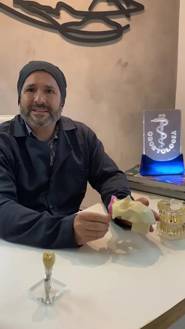 DENTISTA NITERÓI - Dr. Wanderson Lugão Clínica CEIO - centro especializado em implantes e ortodontia – foto 2