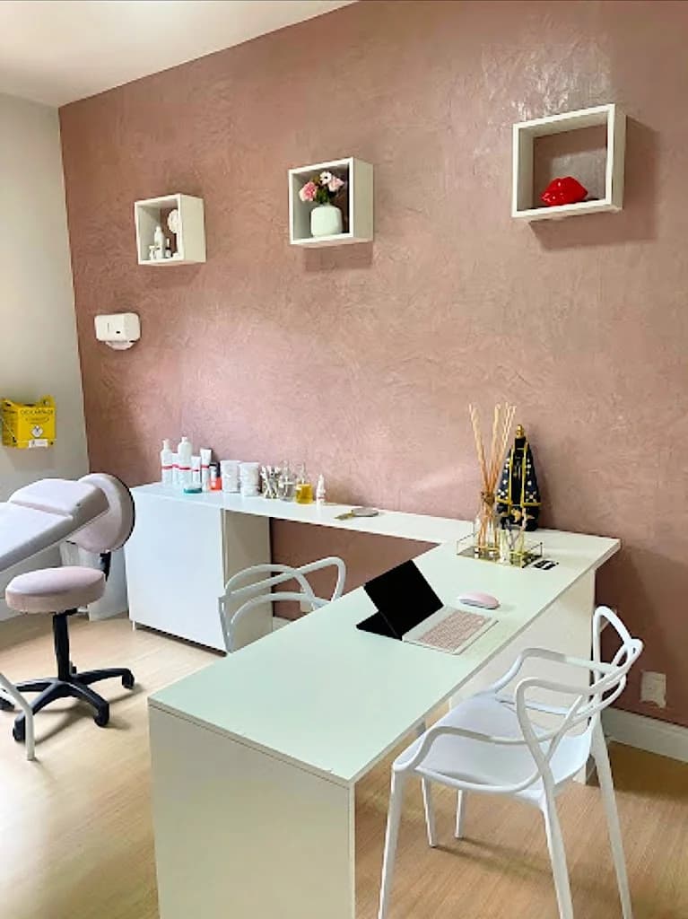 Laura Santos - Estética Avançada e Tricologia | Limpeza de pele | Secagem de vasinhos | Peeling químico | Tratamento capilar – foto 1