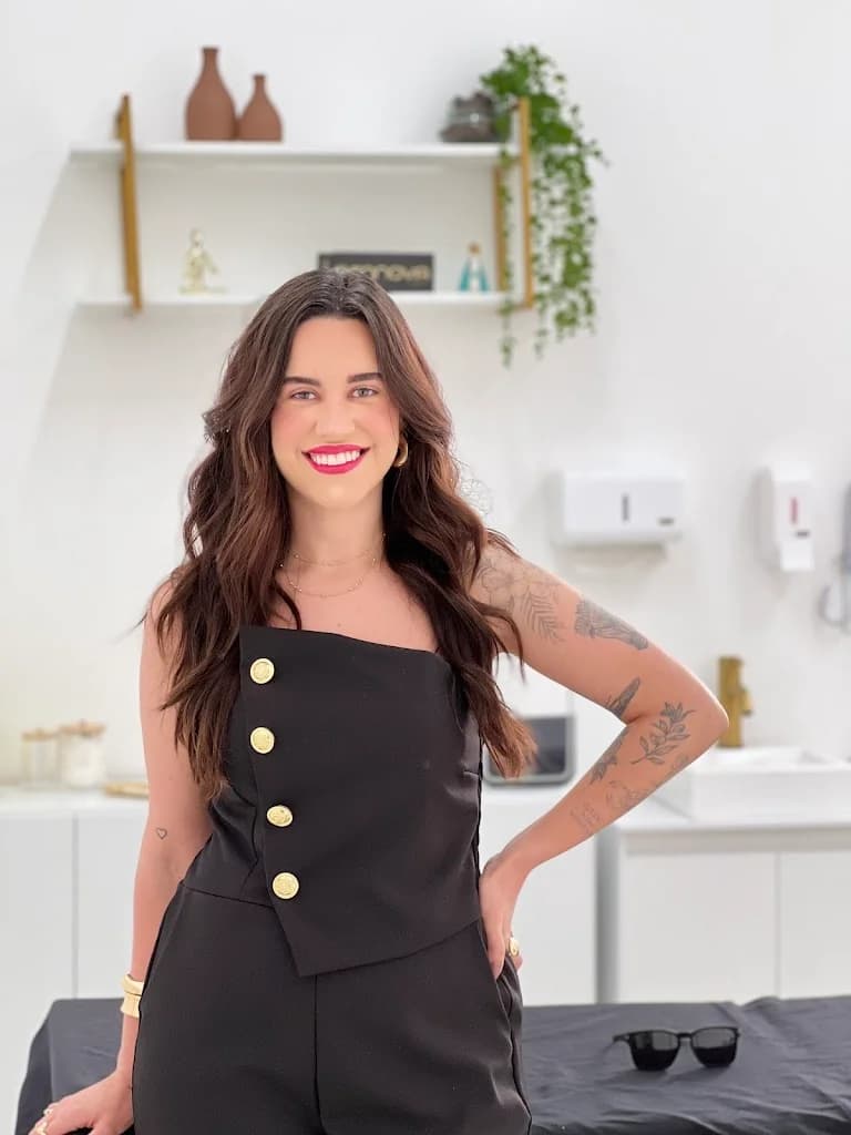 Dra. Carolina Oliveira | Estética Avançada – foto 2