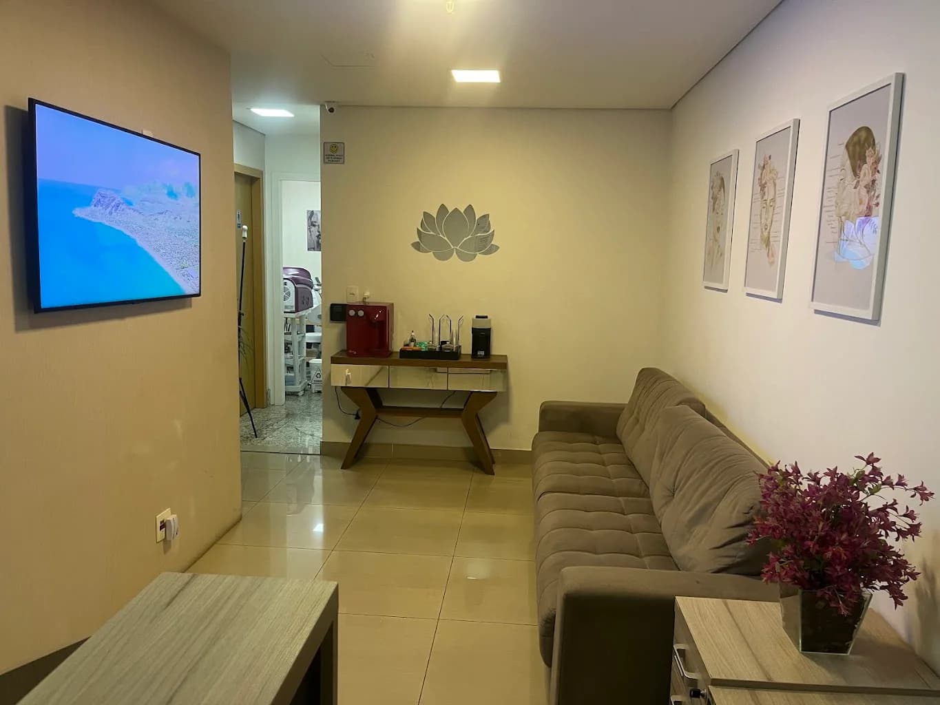 Modèle Estética Avançada – foto 1