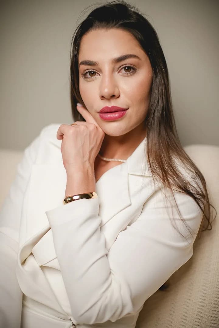 Dra Izabella Fagundes I Harmonização Facial e Corporal – foto 1