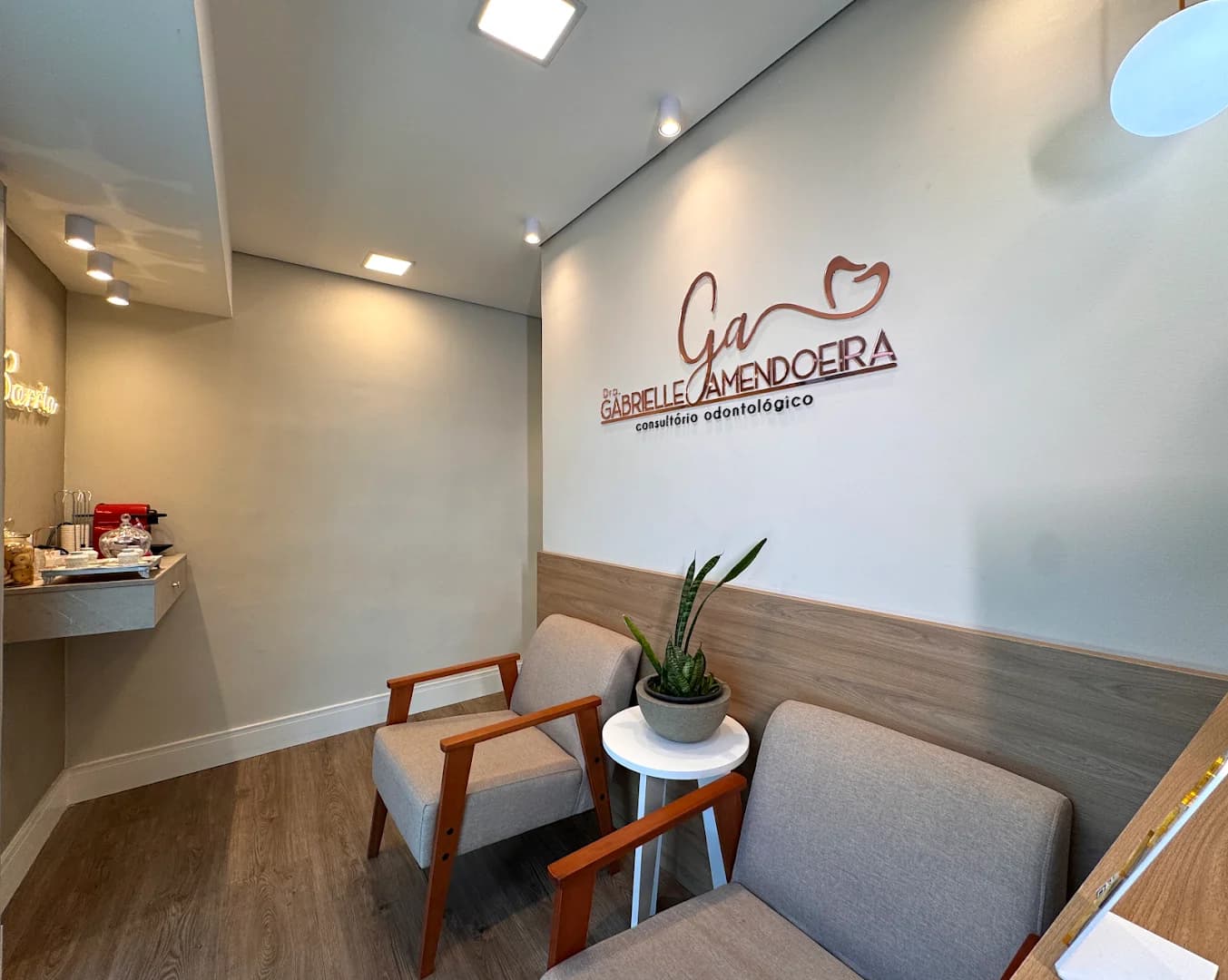 Dra. Gabrielle Amendoeira | Consultório Odontológico | Dentista Tirol – foto 2