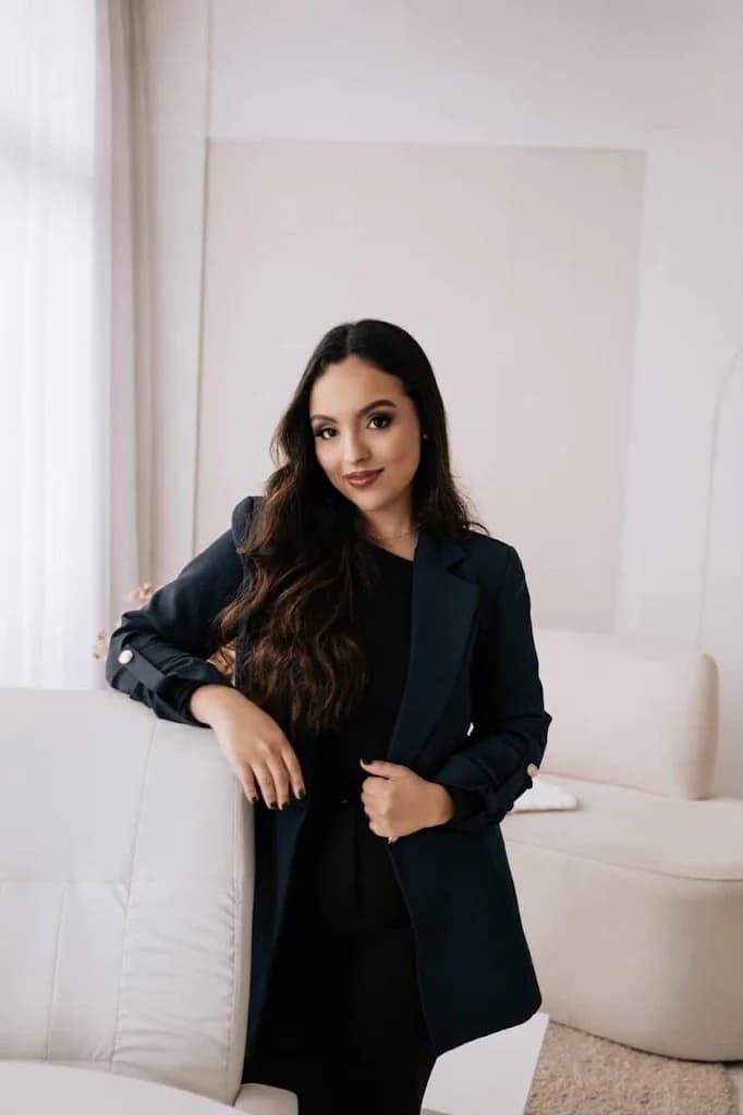 Dra. Evylin Oliveira | Harmonização Facial | Tratamentos de Pele – foto 2