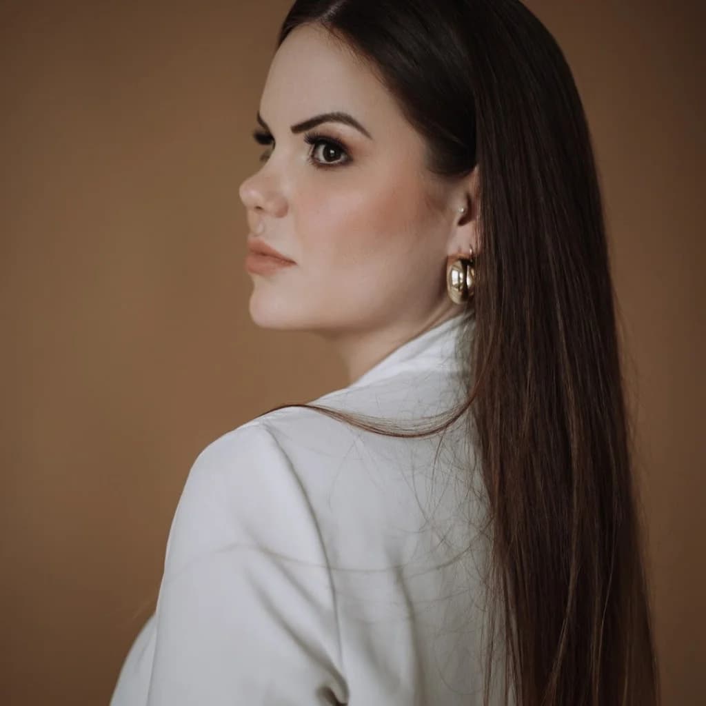 Dra. Victória Colin - Harmonização Facial – foto 1