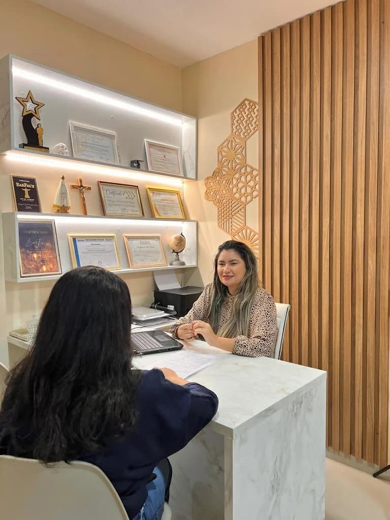 Drª Monique BucoHof - Referência em tratamento da papada e rejuvenescimento facial cirúrgico em São Luís - MA – foto 1