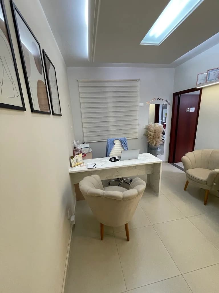 Dra. Camila Silva / Clinica Estética / Aplicação de Botox – foto 2