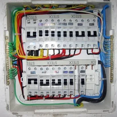 Eletricista & bombeiro hidráulico Carlos
