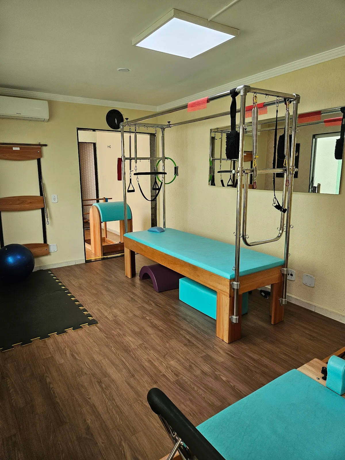 Carol Coscarelli Studio de Pilates e Funcional