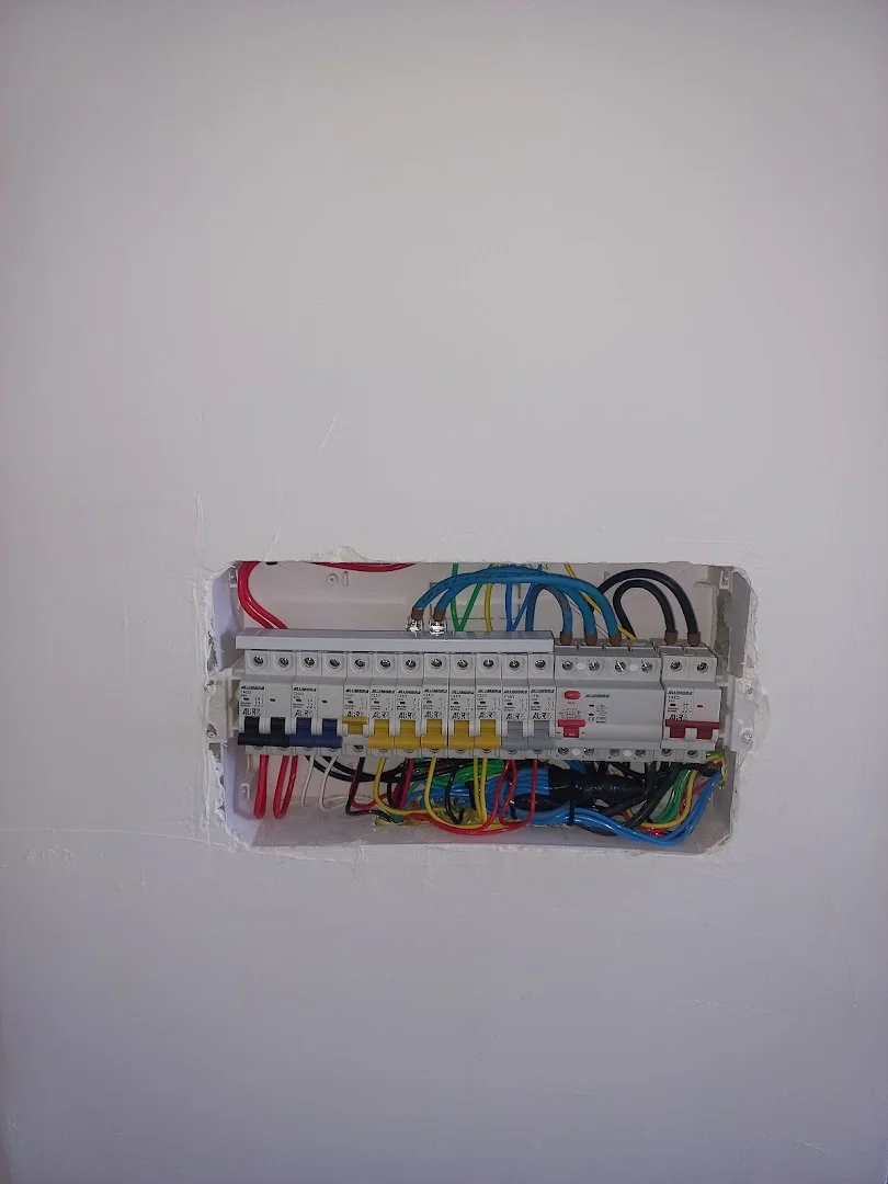 Eletricista Célio