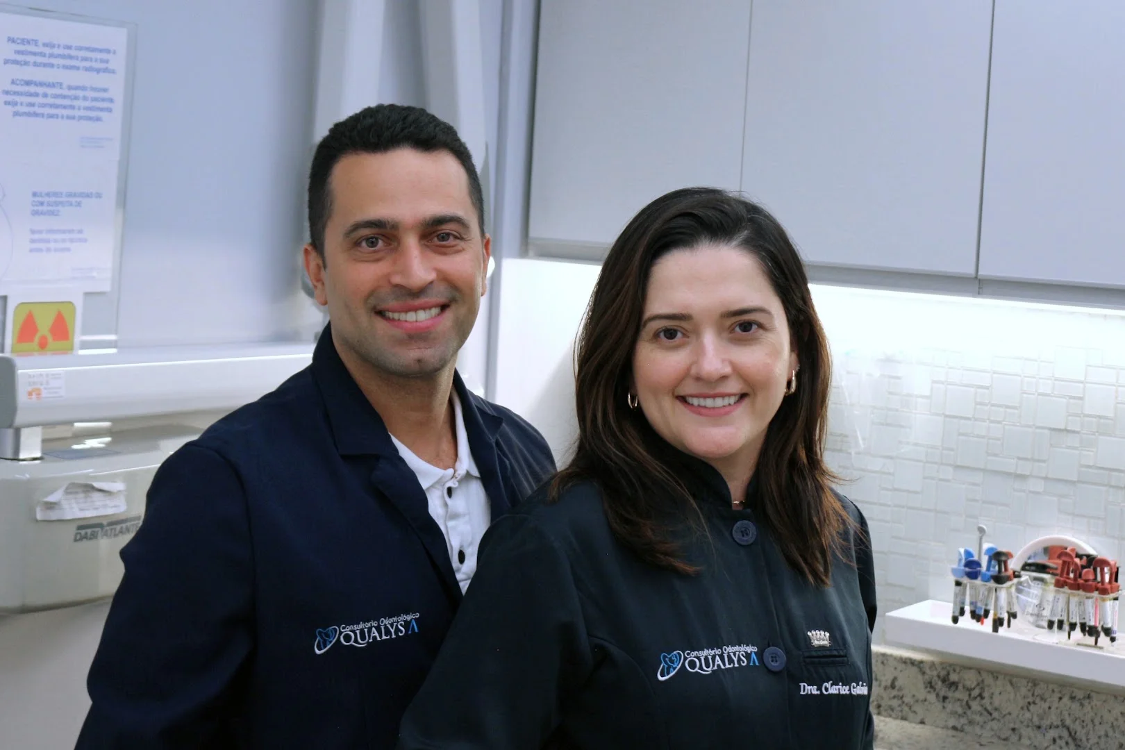 Qualys A Consultório Odontológico – Implante Dentário Bucomaxilo Estomatologia ATM e Prótese em Contagem
