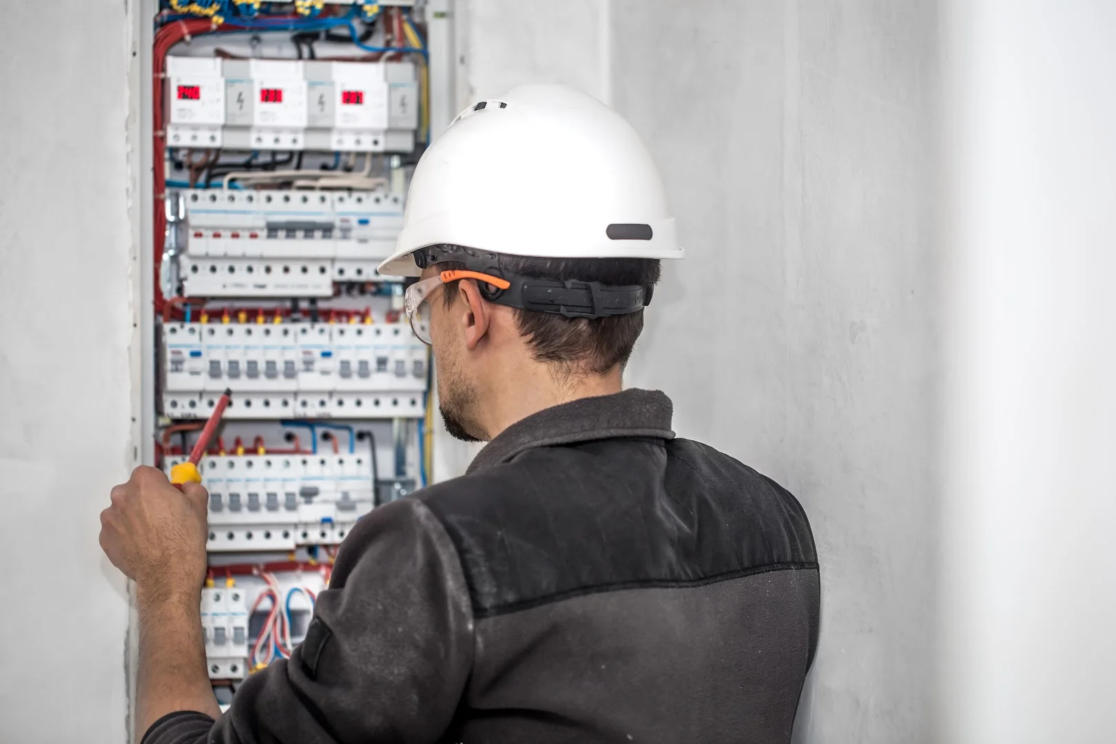 Eletrecista JP instalação e manutenção elétrica em ponta grossa