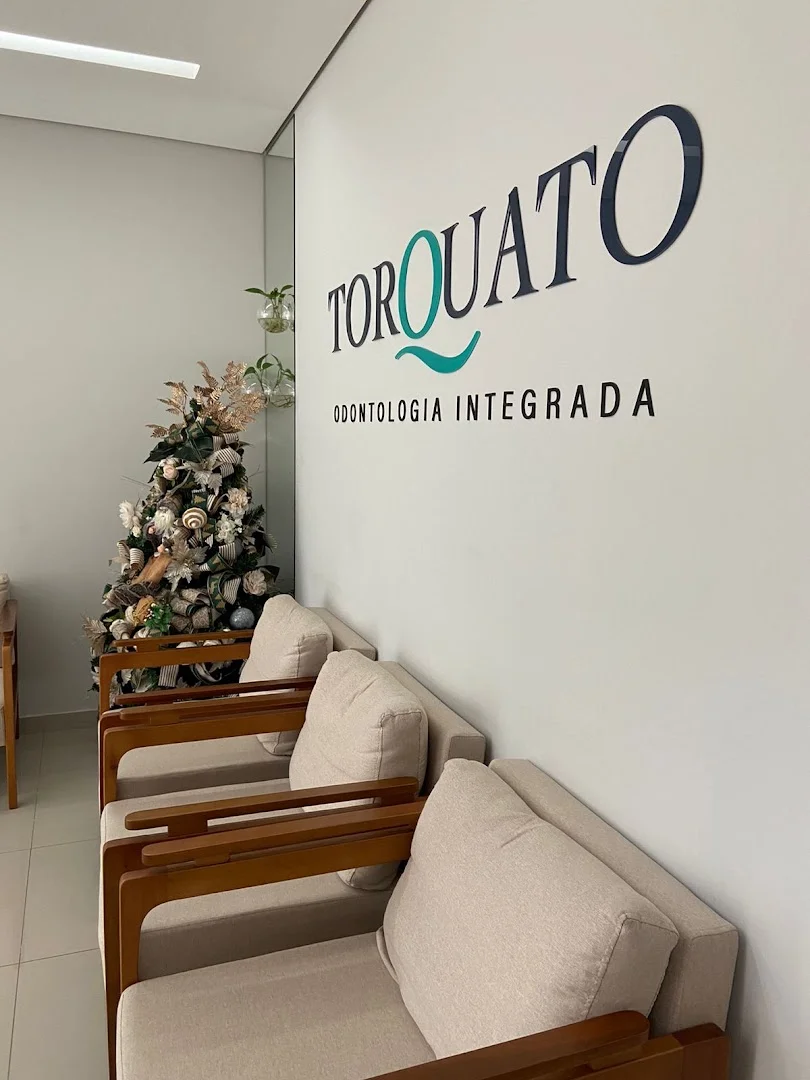 Torquato Odontologia | Invisalign e Implante Colombo