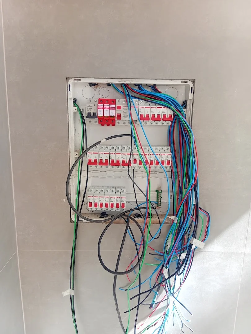 Eletricista jf - Elétrica Salluz seg | Instalação Elétrica em Geral | Limpeza e Instalação de Ar Condicionado