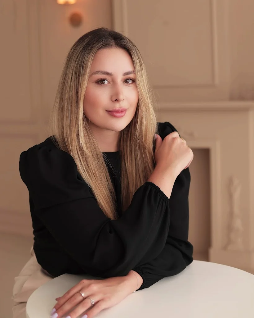 Dra Vanessa Bertoldi - Harmonização Facial e Estética
