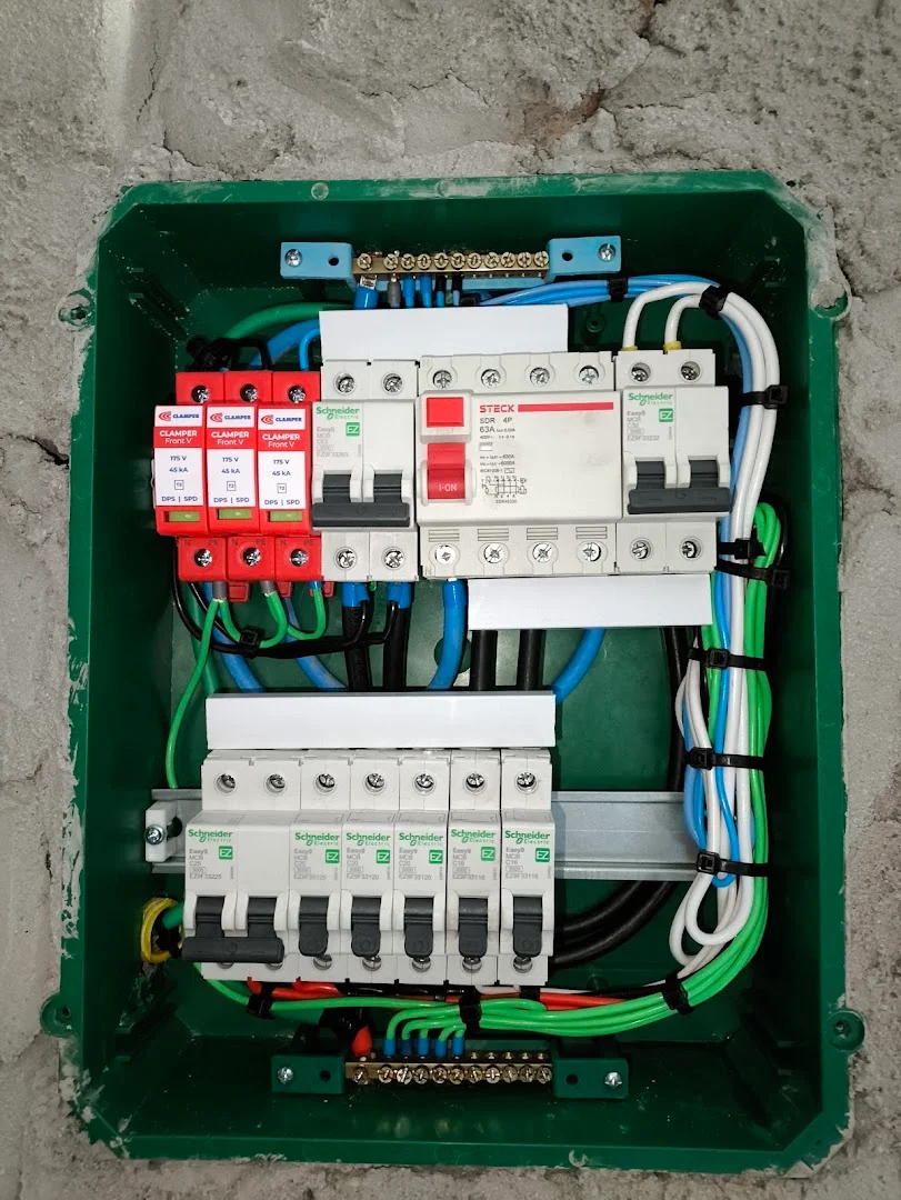 Eletricista Carlos Souza - Residencial e Comercial