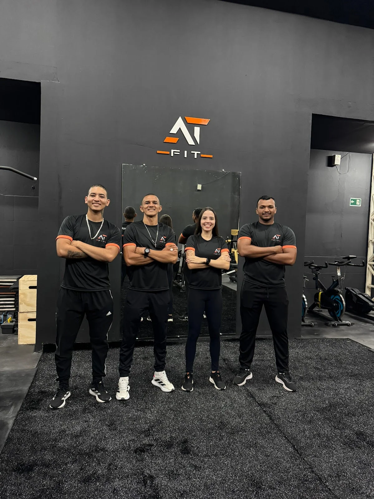 AT FIT ACADEMIA