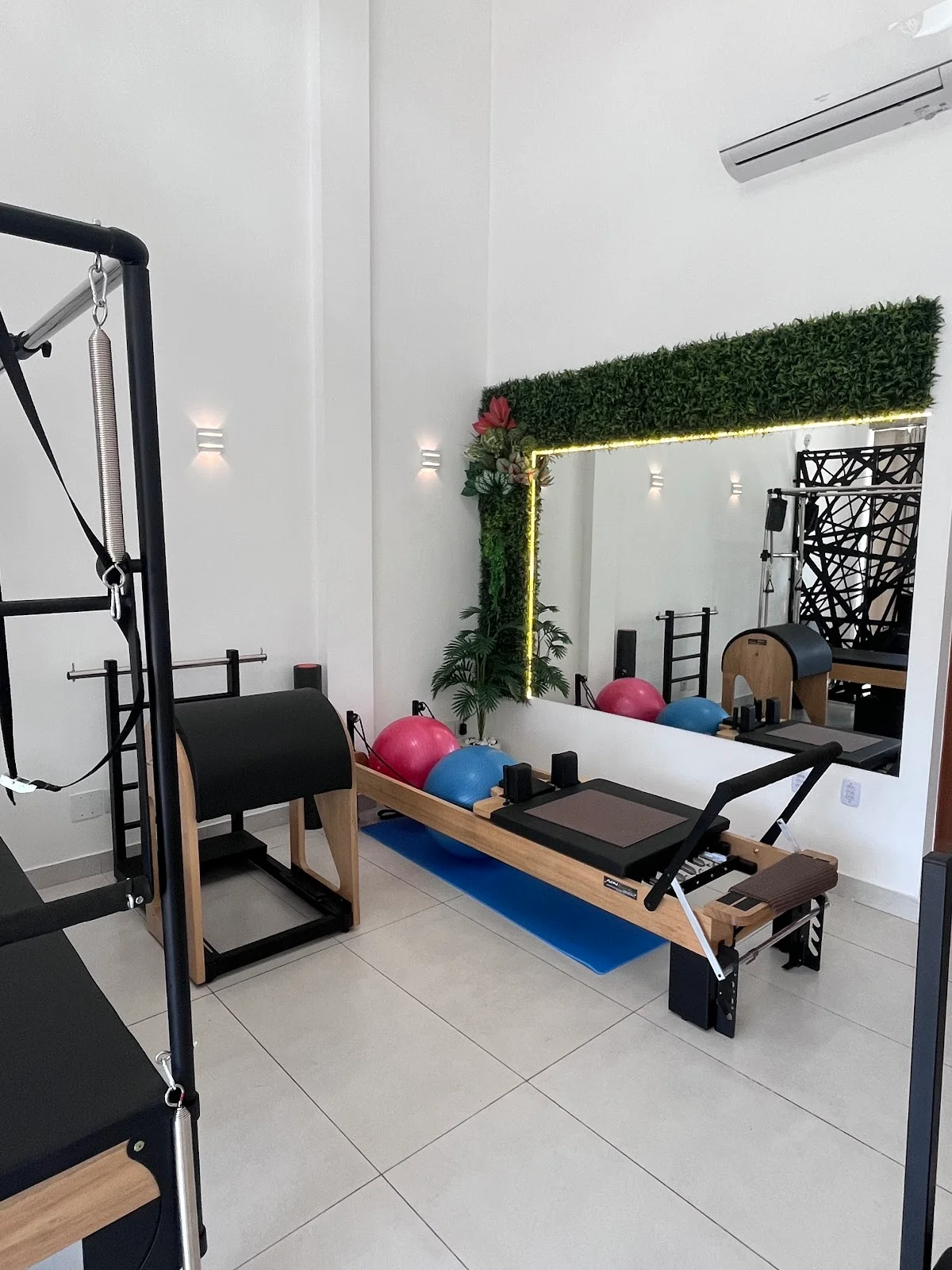 Terapêutica- Pilates • RPG • Fisioterapia