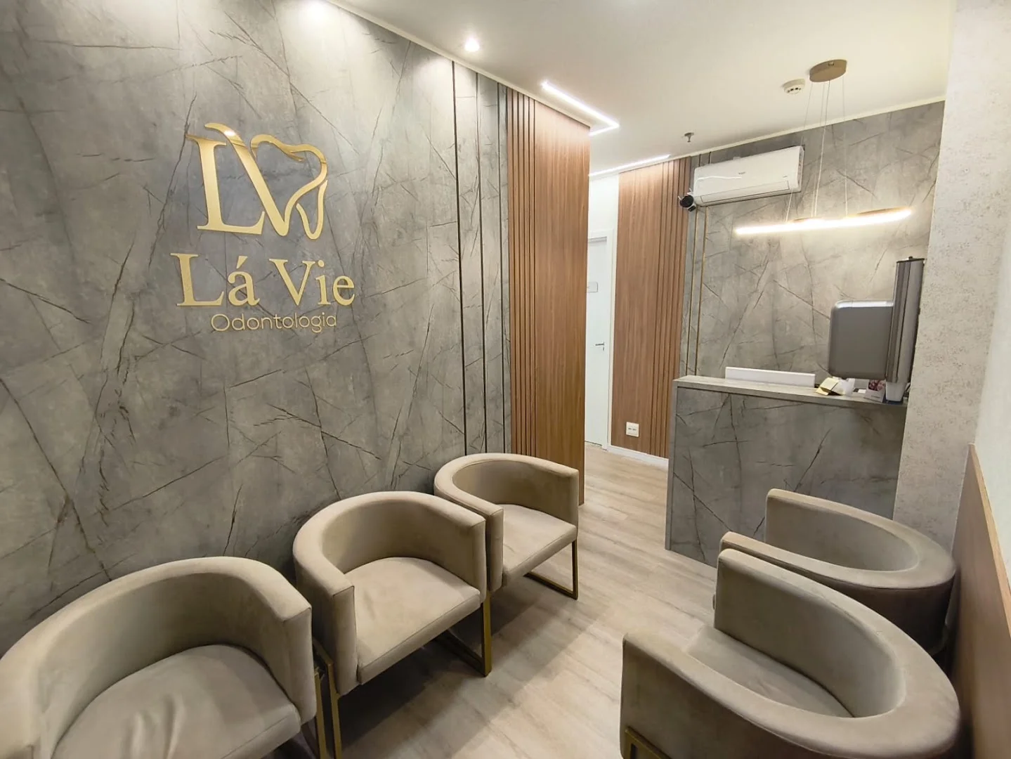 Lá Vie Odontologia
