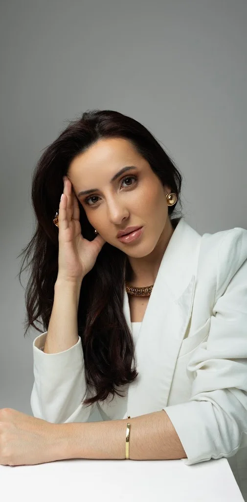 Dra. Isabela Belló - Harmonização Facial