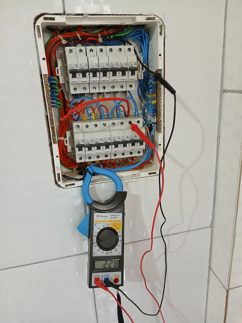 Eletromax Serviços Elétricos 24 h