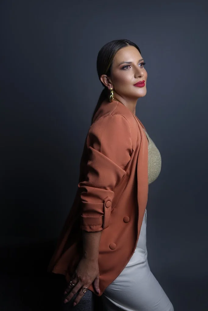 Dra. Juli Santana - Harmonização Facial