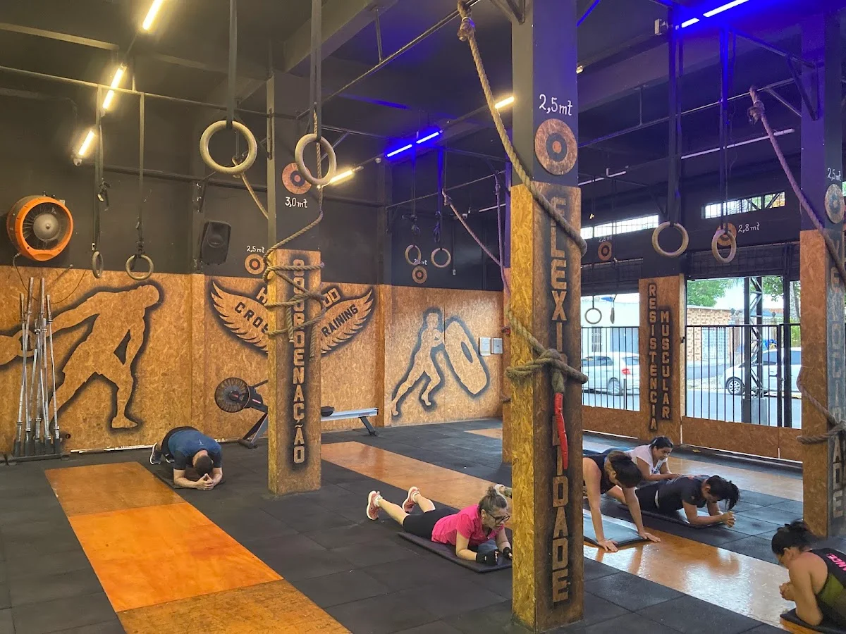 Academia Hollywood Fitness