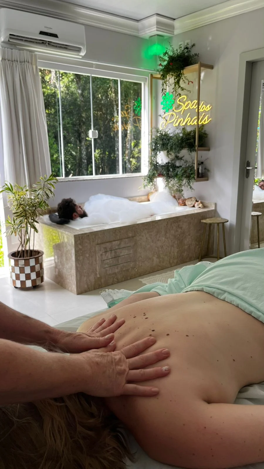 Spa dos Pinhais em Chapecó: spa day em meio à natureza, individual ou para até 4 pessoas, e atendimentos nutricionais.