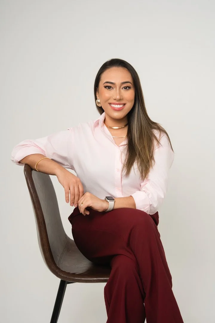 Dra. Larissa Chaves