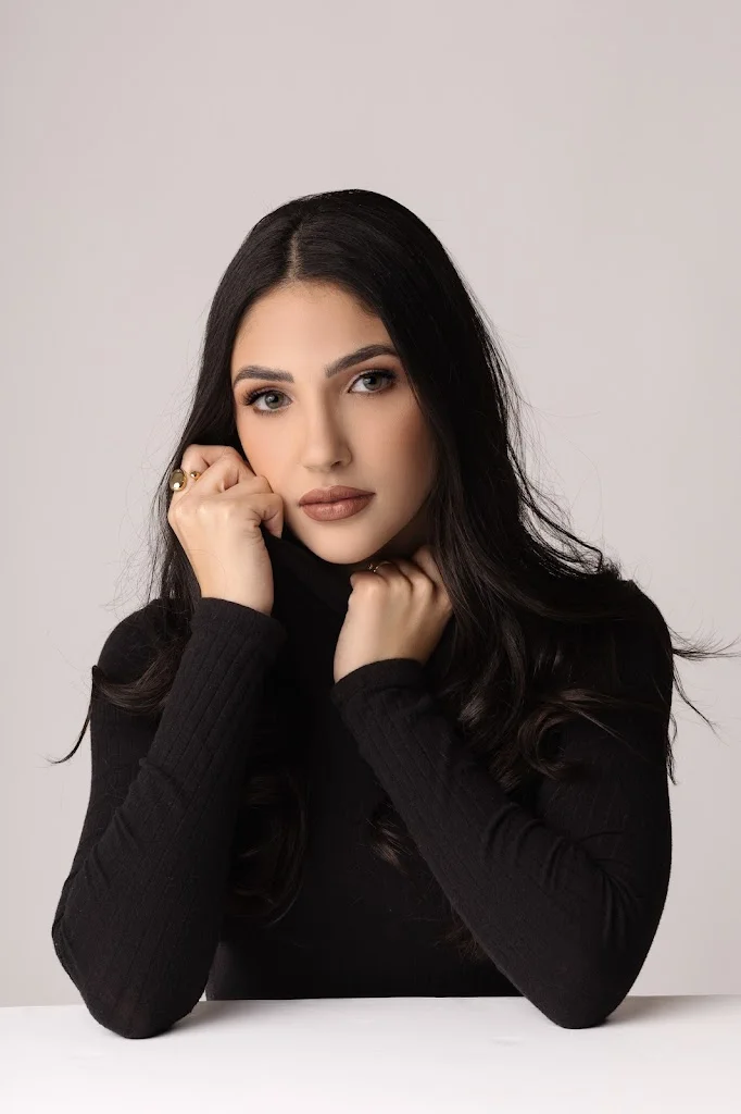 Dra. Larissa Medeiros - Harmonização Facial