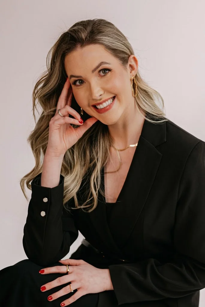 Dra. Ana Paula Gadonski - Harmonização Facial em Cascavel