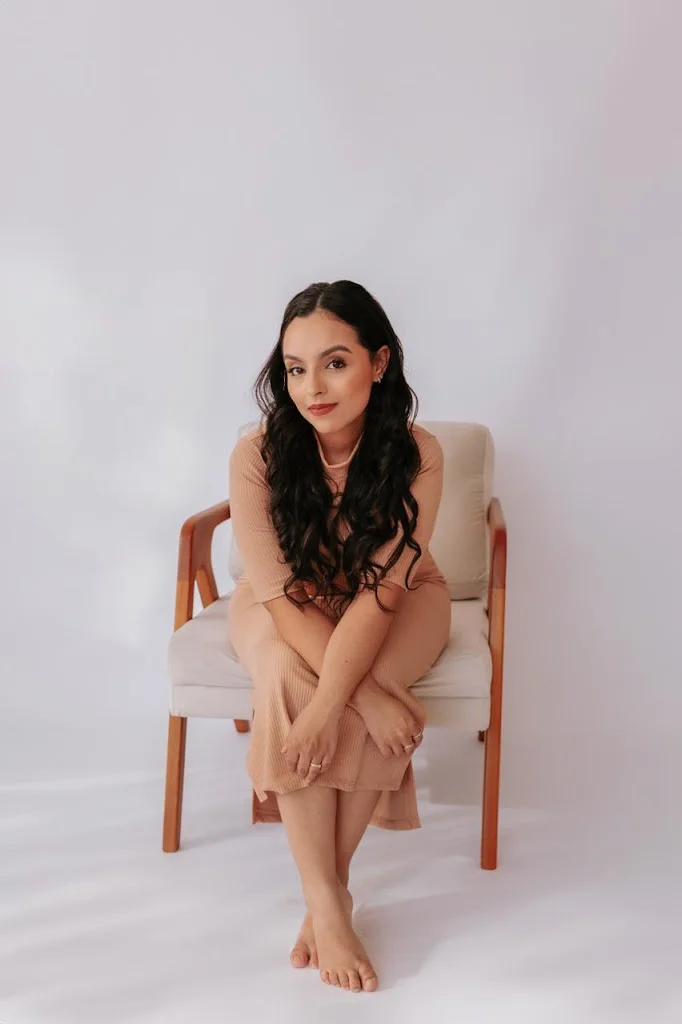 Dra. Evylin Oliveira | Harmonização Facial | Tratamentos de Pele