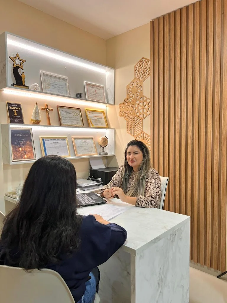 Drª Monique BucoHof - Referência em tratamento da papada e rejuvenescimento facial cirúrgico em São Luís - MA
