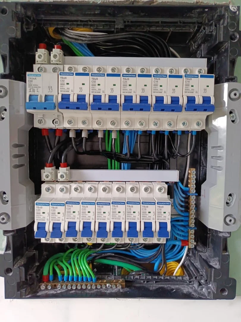 Eletricista - AC Soluções Elétricas