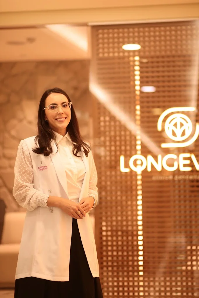 Dra. Isabela Tiveron | Médica Cirurgiã (Estética/ Harmonização facial) em Imperatriz MA